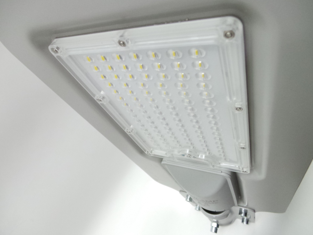Plafoniere Per Lampioni Stradali : Str 100w faretti e fari led lampione lampada stradale