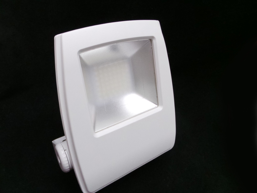 20161018165552 faro led fl5 45w.jpg Lampada angolare