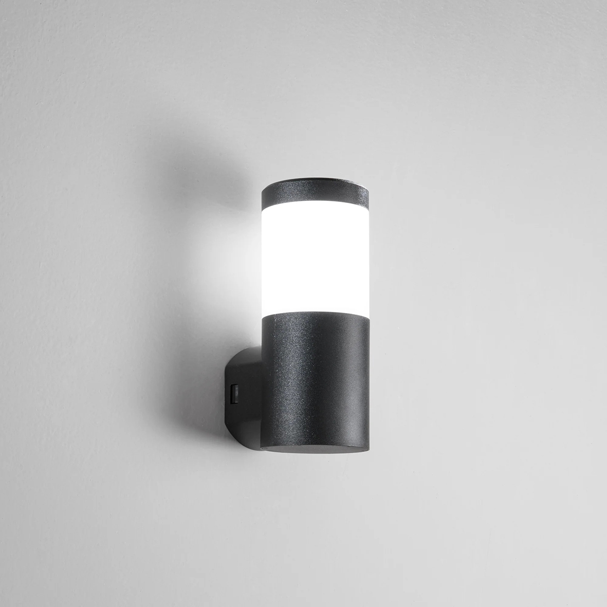 Black IP65 outdoor wall light, large E27 fitting, bulb not included